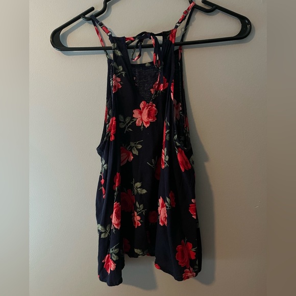 Flower patterned tank top! - Picture 2 of 2